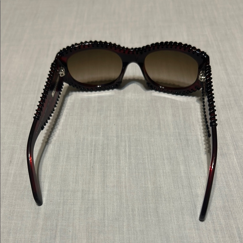 Burberry Stylish Sunglasses - Picture 8 of 11